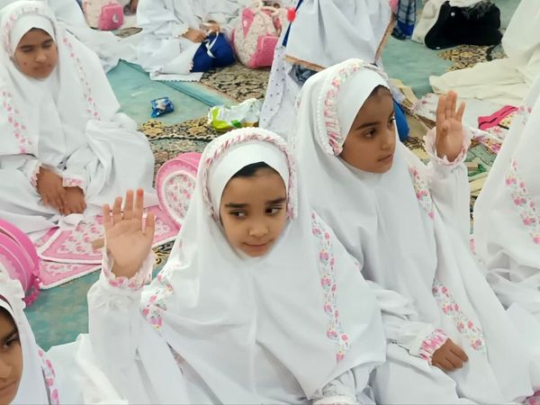 جشن تکلیف دانش‌آموزان دختر شهرستان فهرج 