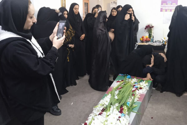 استقبال از شهید گمنام به میزبانی دبیرستان در ادب 