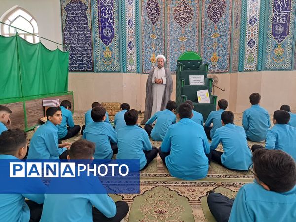جشنِ تکلیفِ «به وقتِ میهن خدایی» دانش آموزان اشکذری همراه دستبوسی مادر