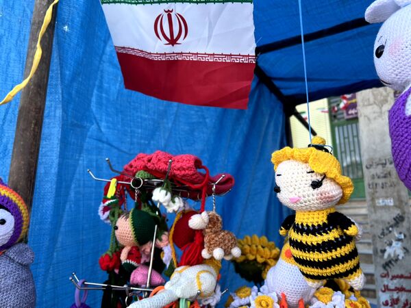 بازارچه دهه فجر در شهرک ینگی امام ساوجبلاغ 