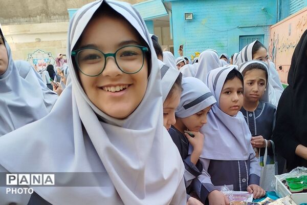 جشن عاطفه ها در دبستان های کوثر و حاتم ناحیه دو شهرری 