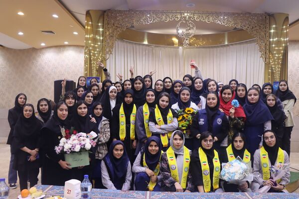 بروجنی‌ها به استقبال حاجیه دانش‌آموز 