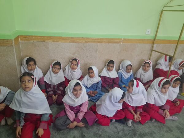 مراسم معنوی روضه حضرت فاطمه زهرا (س) در دبستان فردوس