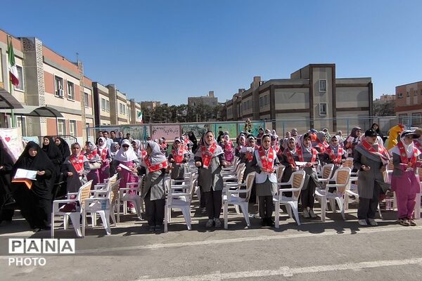 جشن عاطفه‌ها در دبستان شهید امیرکمندی