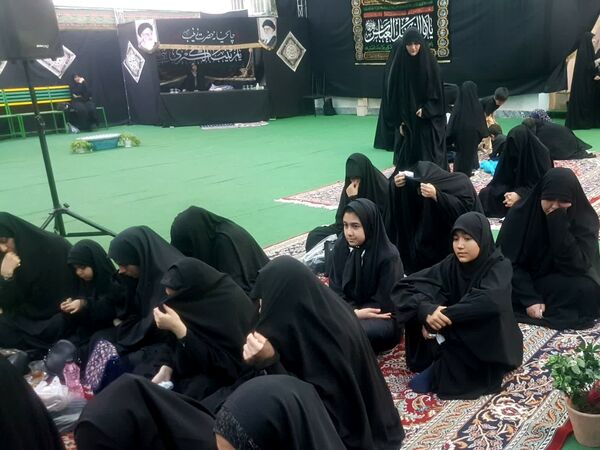 مراسم عزاداری سیدالشهدا دردبیرستان دخترانه امام حسین (ع)