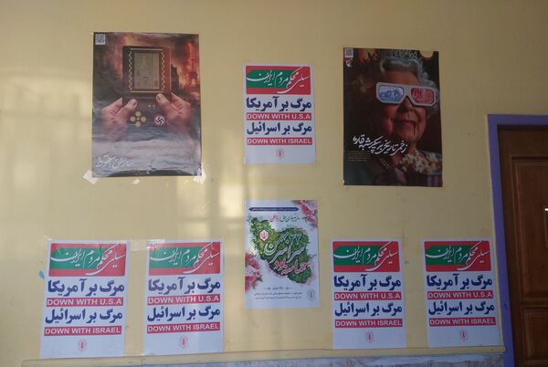 گرامیداشت ۱۲ بهمن در دبیرستان نماز و نیایش