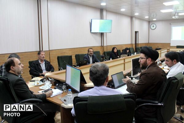 نشست شورای اندیشه‌ورز سازمان دانش‌آموزی استان قم