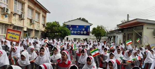 دانش‌آموزان دبستان دخترانه شاهد محمودآباد شعار مرگ بر اسرائیل سردادند