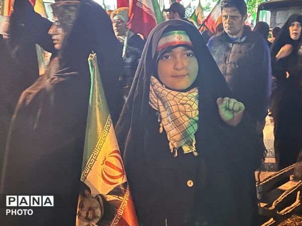 ایمان و مشت گره کرده،نماد مقاومت است
