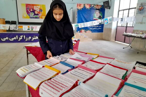 نمایشگاه و بازارچه هنرهای دستی در دبیرستان شاهد فیض شیراز 