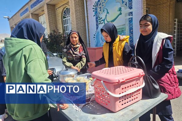 برگزاری بازارچه  کسب و کار دانش‌آموزی در آموزشگاه پویش ناحیه ۳شیراز 