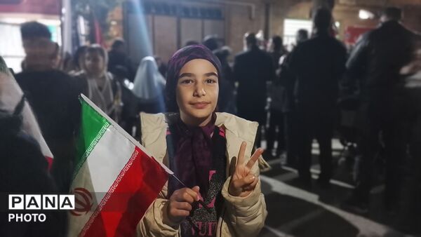 نقش زیبای پرچم ایران بر دستان کودکان حاج قاسم 