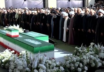 ایران در ماتمِ رهبر شهید؛ ‌اقامه نمازِ آخر بر پیکر آقای شهید ایران