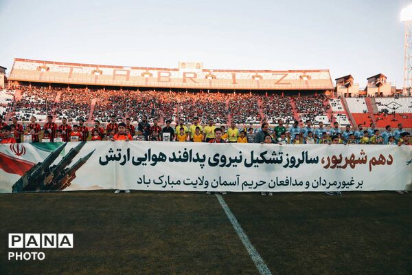 پیروزی یک بر صفر تراکتور مقابل گل‌گهر در ورزشگاه یادگار امام (ره)