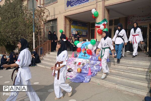 المپیاد ورزشی درون مدرسه‌ای به مناسبت هفته تربیت‌بدنی در دبیرستان دخترانه فدک