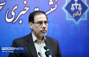 بابک زنجانی آزاد نشده و در مرخصی هم نیست