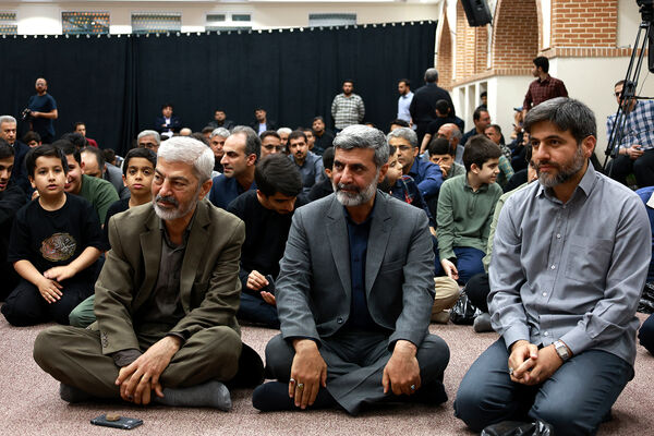مراسم بزرگداشت شهیدان خدمت در دبیرستان متوسطه دوم امام صادق(ع)