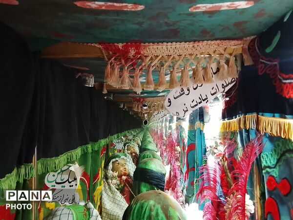 برپایی نمایشگاه «غنچه‌های خونین» در باقرآباد قم