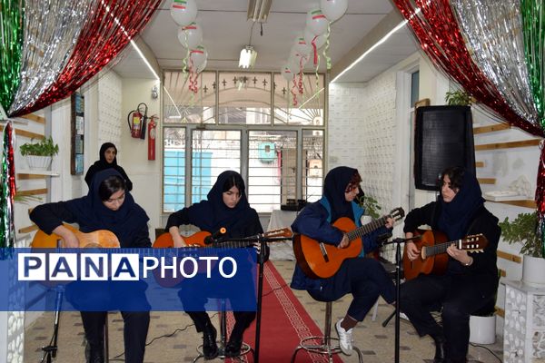 جشن مدرسه‌ای «ایرانمون» در هنرستان هفده شهریور ناحیه ۱ کرج