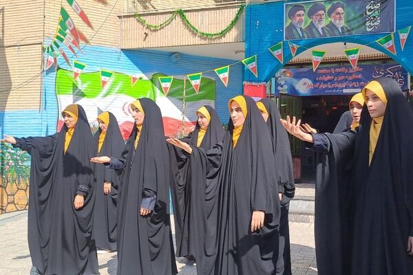 جشن میلاد حضرت زینب(س) و گرامیداشت روز پرستار در دبیرستان اهل‌البیت(ع) ناحیه 4 کرج
