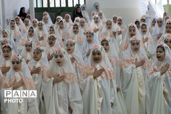 لبخند بندگی در دل‌های کوچک