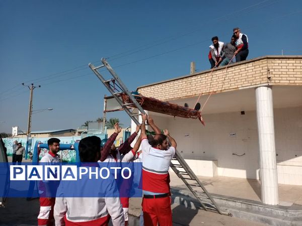 برگزاری مانور «زلزله و ایمنی» زیر بارش رحمت الهی