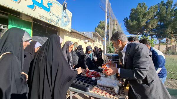 مراسم بدرقه دانش‌آموزان دختر مدارس شهرستان ملارد به مناطق عملیاتی جنوب کشور 