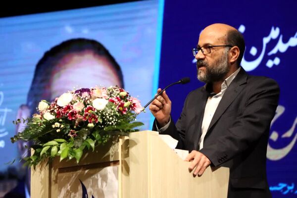سند هویتی استاد ایرج افشار در یزد رونمایی شد
