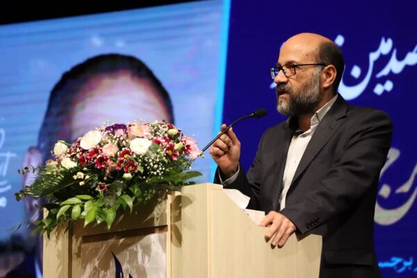 سند هویتی استاد ایرج افشار در یزد رونمایی شد