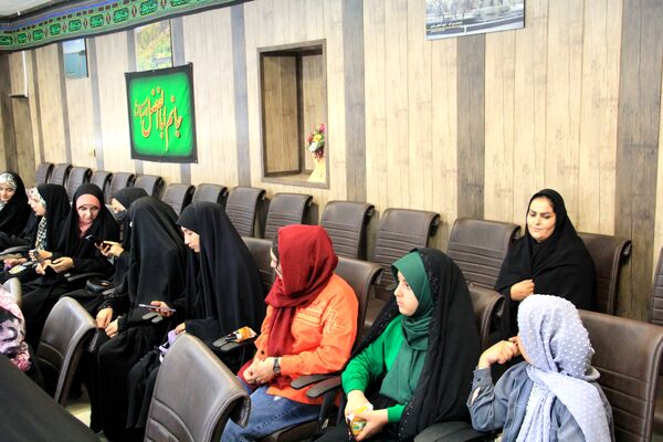 جلسه توجیهی دانش‌آموزان خبرنگار فریدن برای حضور در پای صندوق‌های رای