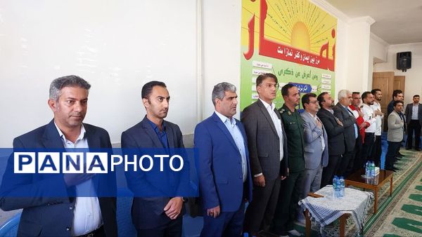 مراسم هفته گرامیداشت پدافند غیرعامل در دبیرستان دور اول صدرا مهریز