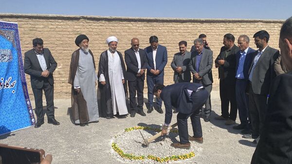 کلنگ‌زنی نمازخانه در مدرسه برکت علیاشهر 