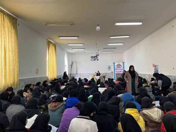 برگزاری جلسه پیشگیری از آسیب‌های اجتماعی در هنرستان بصیرت آشخانه