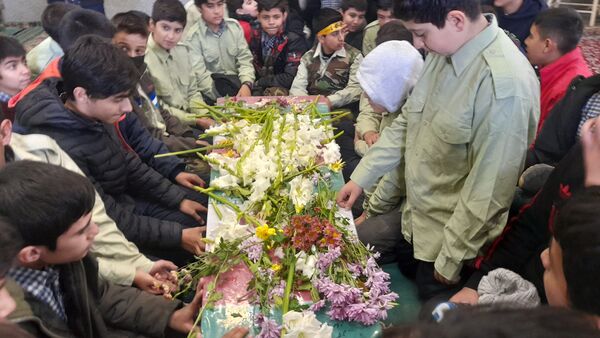 استقبال بی‌نظیر دانش‌آموزان تفرشی از قهرمانان گمنام هشت‌سال دفاع مقدس