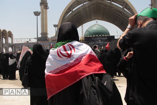 آخرین وداع با قائد شهید: پیکر مطهر آیت‌الله سیدعلی‌خامنه‌ای در میان سیل عاشقان به مصلی تهران رسید 