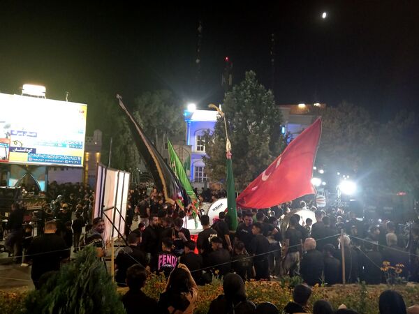 مراسم عزاداری شب عاشورا در خیابان‌های نیشابور 