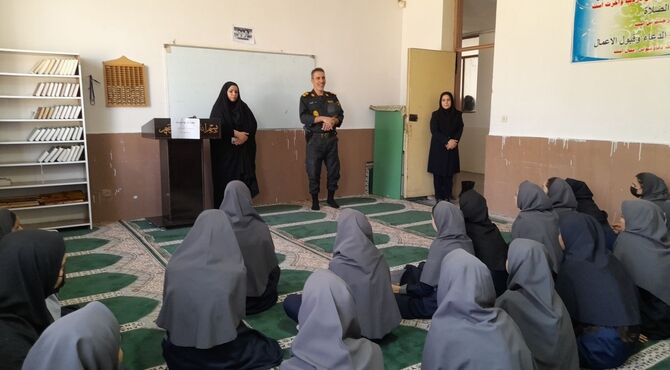 گرامیداشت هفته نیروی انتظامی در دبیرستان هاجر خرم آباد 