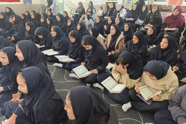 محفل انس با قرآن کریم در دبیرستان حاج بهادر گراشی ناحیه ۳