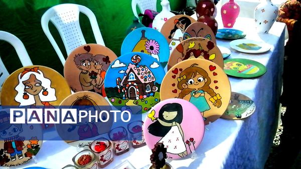 برپایی غرفه‌ای به عشق فاطمه(س)  