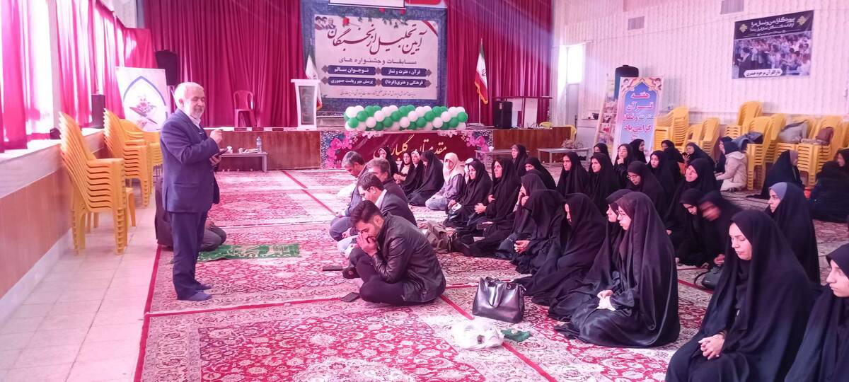 آیین تجلیل از برگزیدگان مسابقات و جشنواره ها در خلیل آباد