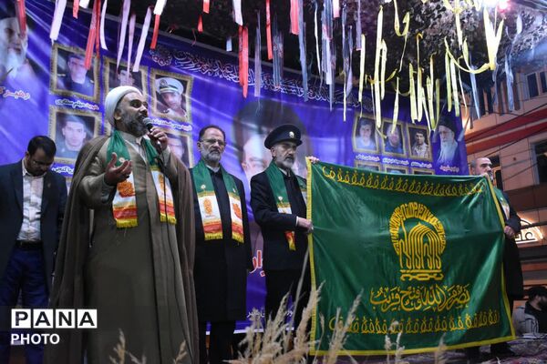 حضور خادمان آستان قدس رضوی در موج پنجاه‌وهشتم تجمعات شبانه؛ همدلی با بیرق حرم رضوی