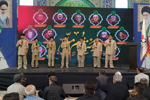 مراسم تشییع پیکر پاک شهید اکبر عنایتی در گلزار شهدای ملارد