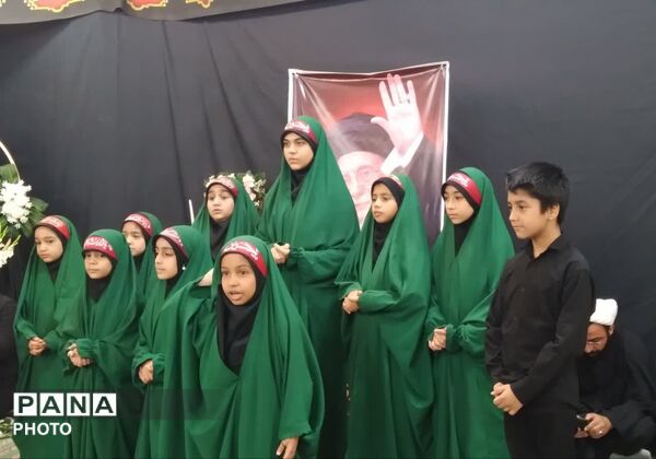  مراسم بزرگداشت رهبر شهید با حضور منتخب دانش‌آموزان استان یزد