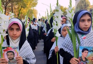آیین غبارروبی و عطرافشانی گلزار شهدای شهرستان زابل