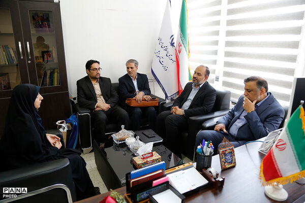 بازدید معاون پرورشی و فرهنگی از مرکز اطلاع‌رسانی و روابط عمومی وزارت آموزش و پرورش