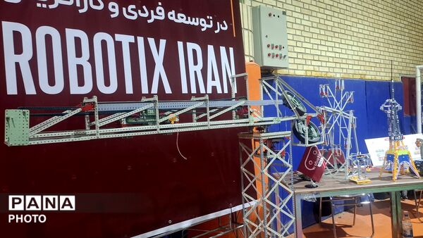 تجربه علم به زبان ساده در رویداد «شب علم» اراک