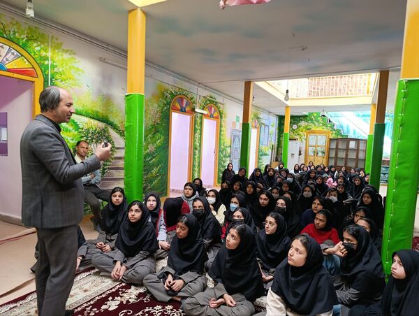 جلسه آموزش خانواده در دبیرستان نمونه اندیشه 