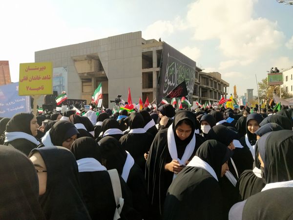  راهپیمایی  روز دانش آموز در مشهد با قلب هایی از جنس عزای حضرت فاطمه (س)