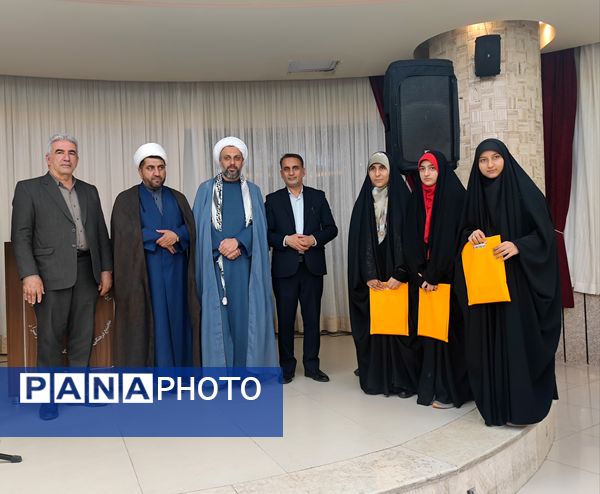 آیین تجلیل ازخادمین مراسم اعتکاف دانش‌آموزی