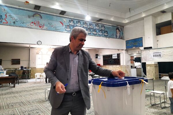 حضور پرشور مردم شهرستان ورامین و منطقه خیرآباد در پای صندق های رای
